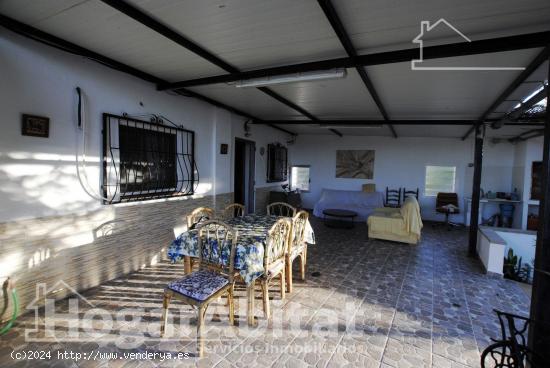 CHALET CON TERRAZA, PARKING Y BARBACOA - VALENCIA