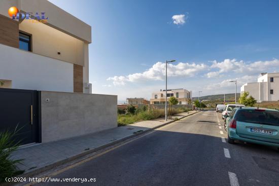 Parcela en suelo urbano en zona ferial de Huetor Vega. - GRANADA