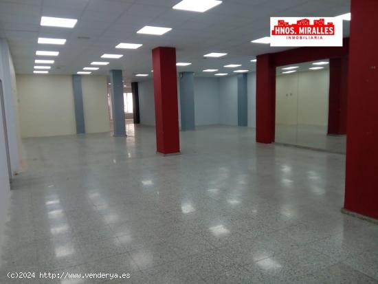 ¡¡ INTERESANTE LOCAL DE 400M2  E IDEAL PARA CUALQUIER TIPO DE NEGOCIO EN PLENA AV.D` ALICANTE .!! 