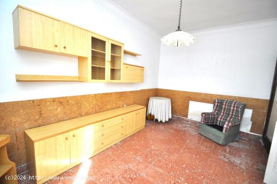 Casa de 120m2 en la zona centro con 4 dormitorios para reformar - TARRAGONA