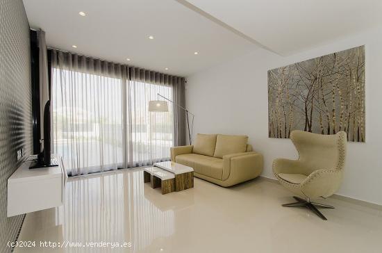 VILLA DE OBRA NUEVA EN ORIHUELA COSTA (CAMPOAMOR) - ALICANTE