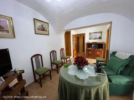  GRAN CASA EN SIERRA DE FUENTES PARA INVERTIR O VIVIR - CACERES 