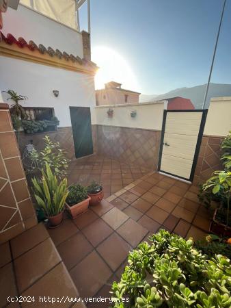 Pareado en El Cobre con Piscina y Jardín - CADIZ