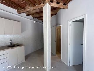 Precioso piso en POBLE NOU , reformado,2 habitaciones - BARCELONA