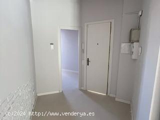 Precioso piso en POBLE NOU , reformado,2 habitaciones - BARCELONA