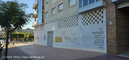 LOCAL COMERCIAL EN PRIMERA LINEA GUTIERREZ MELLADO 3 CALLES - MURCIA