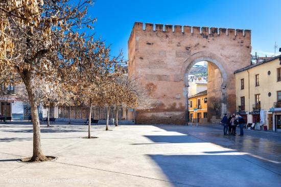  CASA EN VENTA EN CALLE ELVIRA - GRANADA 