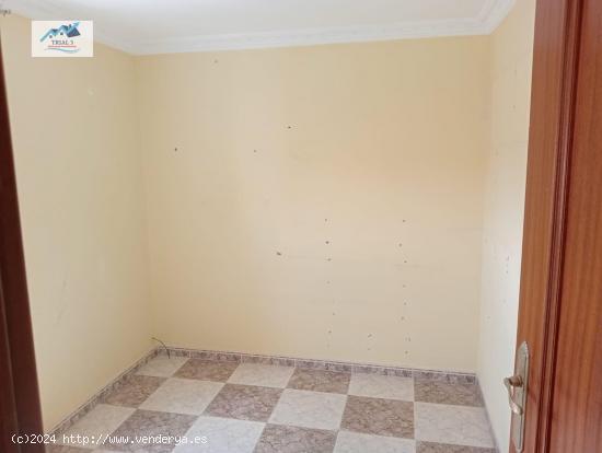 VENTA PISO EN LORA DEL RIO, SEVILLA. - SEVILLA