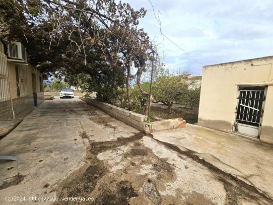 Casa de Campo con cuatro dormitorios en El Campillo para reformar - MURCIA