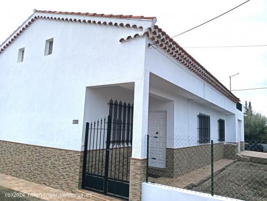 Casa de Campo con cuatro dormitorios y garaje en La Torrecilla - MURCIA