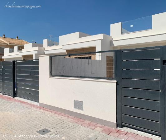  VILLAS ADOSADAS CON PISCINA PRIVADA Y CERCA DEL CAMPO DE GOLF DE RODA - MURCIA 