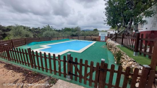 Disfruta de la tranquilidad en esta finca rústica con jardín y piscina propia en L' Ampolla - TARR