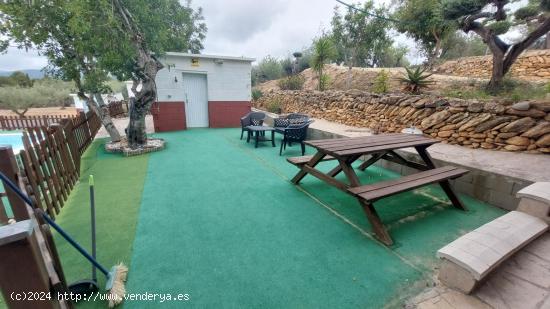 Disfruta de la tranquilidad en esta finca rústica con jardín y piscina propia en L' Ampolla - TARR