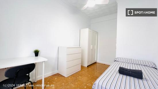 Se alquila habitación en piso compartido en Murcia - MURCIA