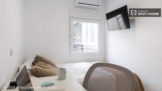 Se alquilan habitaciones en un apartamento de 4 dormitorios en Getafe - MADRID