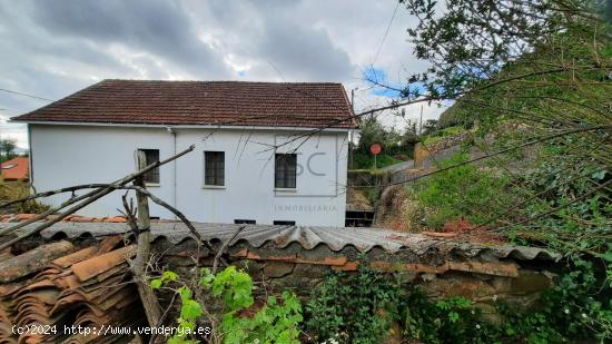 CASA UNIFAMILIAR PARA REFORMA CON PEQUEÑA FINCA - A CORUÑA