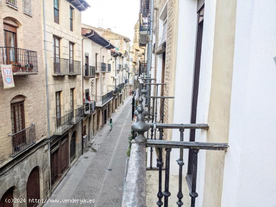 CALLE MAYOR PUENTE LA REINA GARES, CAMINO DE SANTIAGO. - NAVARRA