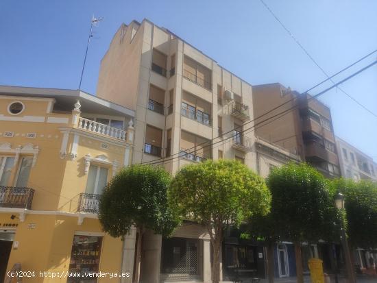  EXCELENTE Y AMPLIA VIVIENDA DE 4 DORMITORIOS Y CENTRICA - ALBACETE 