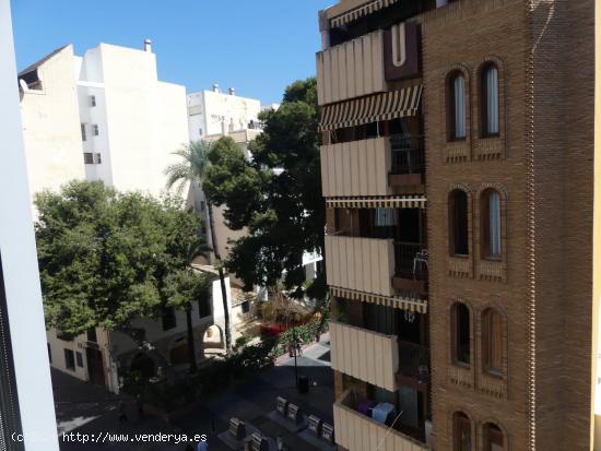 IMPRESIONANTE VIVIENDA DE 5 DORMITORIOS EN EL CENTRO DE BENIDORM - ALICANTE