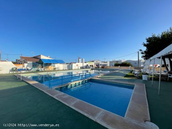 Se vende terreno edificable con piscina de 10x20 en Cala Porter, Alaior. - BALEARES