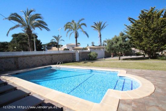 Spectacular Villa - Caboroig - plot 1.400 m2 with seperate Apartments - ALICANTE