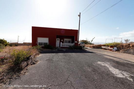 Casa unifamiliar con gran terreno y cuevas en Los Blanquitos, Tenerife. - SANTA CRUZ DE TENERIFE