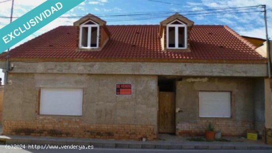 Chalet con grandes espacios, sala de recreo y terraza