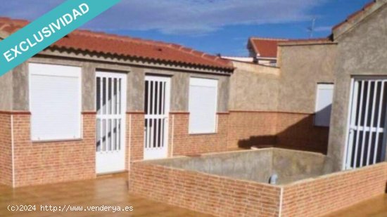 Chalet con grandes espacios, sala de recreo y terraza