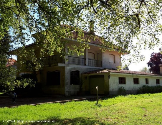 PRECIOSO CHALET DE TRES PLANTAS EN ZONA DE LALIN.