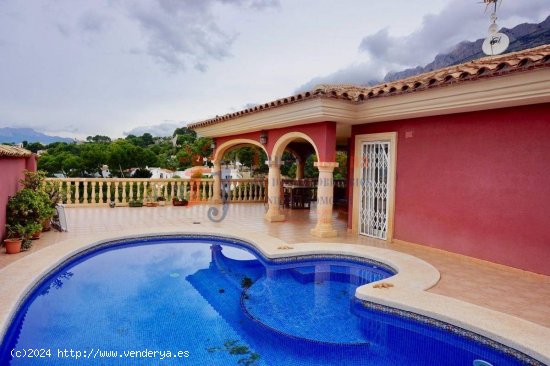 Chalet independiente con vistas al mar.