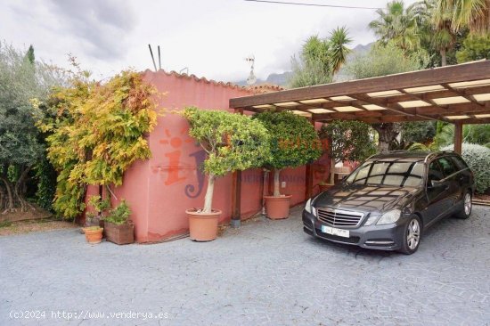 Chalet independiente con vistas al mar.