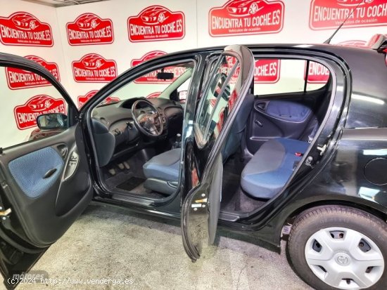 Toyota Yaris 1.3 VVTi 5p. de 2005 con 67.839 Km por 5.490 EUR. en Tarragona