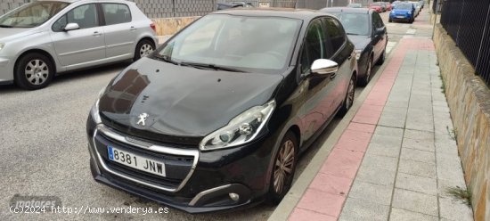 Peugeot 208 Style Puretech 100 de 2016 con 165.371 Km por 8.000 EUR. en Guadalajara