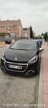 Peugeot 208 Style Puretech 100 de 2016 con 165.371 Km por 8.000 EUR. en Guadalajara