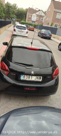 Peugeot 208 Style Puretech 100 de 2016 con 165.371 Km por 8.000 EUR. en Guadalajara