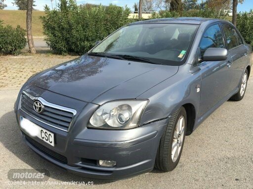 Toyota Avensis Sedan de 2004 con 257.000 Km por 3.200 EUR. en Girona