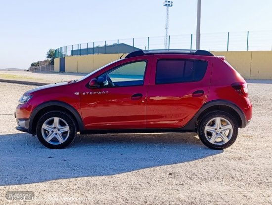 Dacia Sandero Stepway Essential TCe 67kW (90V) de 2016 con 70.000 Km por 7.990 EUR. en Sevilla