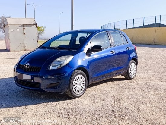  Toyota Yaris Style de 2010 con 110.000 Km por 5.690 EUR. en Sevilla 