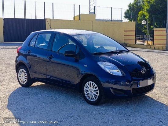 Toyota Yaris Style de 2010 con 110.000 Km por 5.690 EUR. en Sevilla