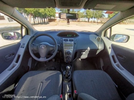 Toyota Yaris Style de 2010 con 110.000 Km por 5.690 EUR. en Sevilla