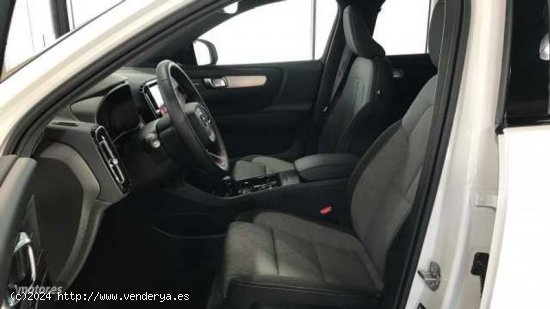 Volvo XC40 XC40 Plus, B3 Mild hybrid, Gasolina, Dark de 2024 con 1 Km por 43.200 EUR. en Vizcaya