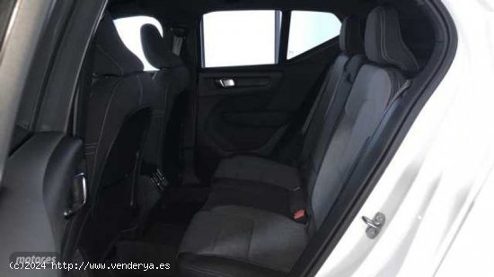 Volvo XC40 XC40 Plus, B3 Mild hybrid, Gasolina, Dark de 2024 con 1 Km por 43.200 EUR. en Vizcaya