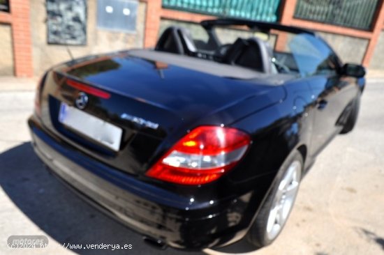 Mercedes Clase SLK 200K AMG PIEL. BIXENON NAVI. DVD FULLL de 2007 con 197.000 Km por 12.700 EUR. en 