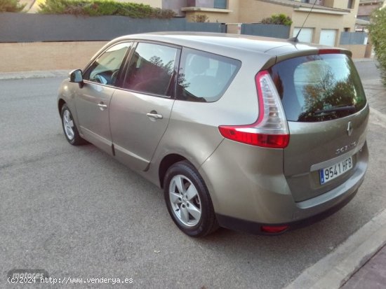 Renault Grand Scenic 1.5 DCI DYMAMIQUE 7 PLAZAS de 2011 con 299.000 Km por 4.900 EUR. en Ciudad Real