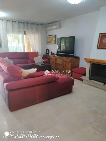 VENTA DE MAGNIFICO ADOSADO EN ALICANTE,ZONA PLAYA SAN JUAN - ALICANTE