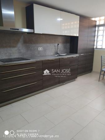 VENTA DE MAGNIFICO ADOSADO EN ALICANTE,ZONA PLAYA SAN JUAN - ALICANTE