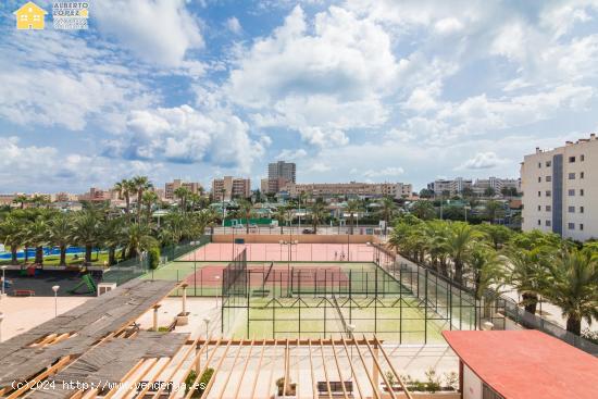 Alquiler temporal vivienda urbanización moderna con gran terraza Padel, Piscina, Arenales del Sol -