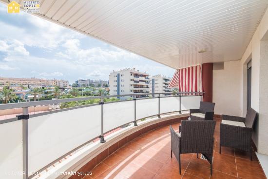 Alquiler temporal vivienda urbanización moderna con gran terraza Padel, Piscina, Arenales del Sol -