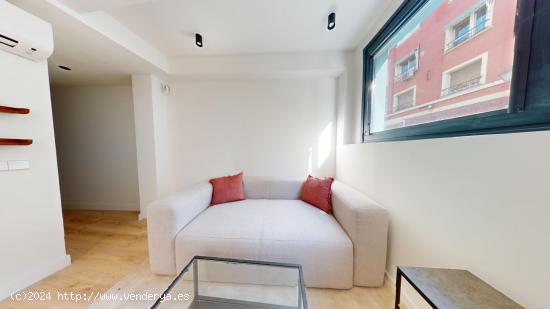 Duplex planta calle con terraza - MADRID