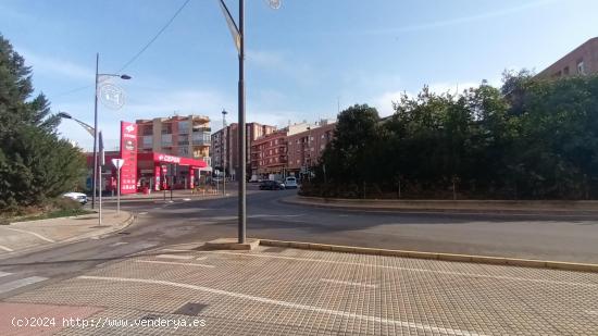 Planta baja en esquina - ALICANTE